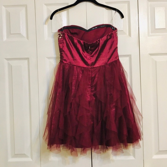 Formal Dress - Picture 2 of 4